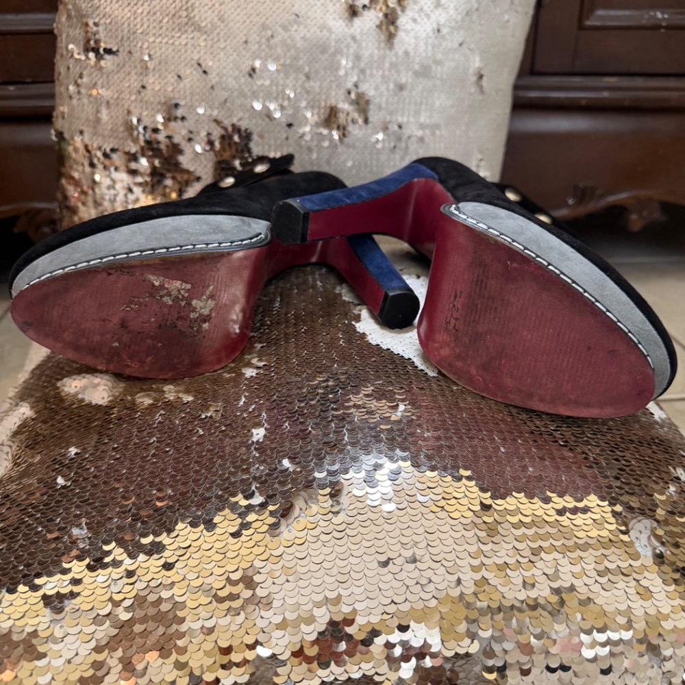 Heels - Picture 2 of 3